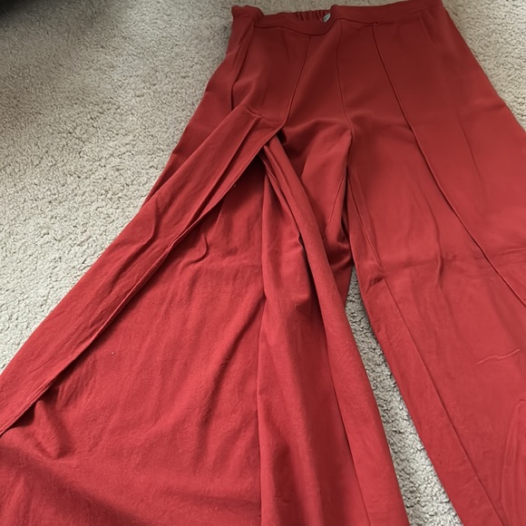 Rust color pants with front slit size small - Picture 2 of 3